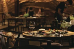 食べログ百名店シェフが手掛ける「肉イタリアン」へリニューアル！赤坂見附「The Earth Table」で極上の熟成肉を堪能