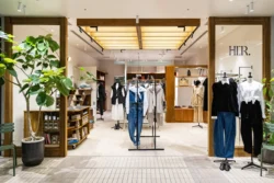 「まるで彼女の部屋」新宿に誕生したセレクトショップ『HER.』の魅力とは？