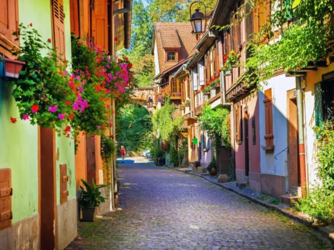 「団体旅行は窮屈、個人旅行は不安」を解決！STWが提案する新しいヨーロッパ周遊ツアーが話題