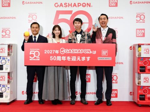 【ガシャポン®50周年発表会レポート】ガシャポン50周年を機に、海外展開を本格加速。北米を中心とした海外出店強化や世界巡回イベントを発表！ガシャポン史上最大100mmカプセルと新型自販機も初披露！