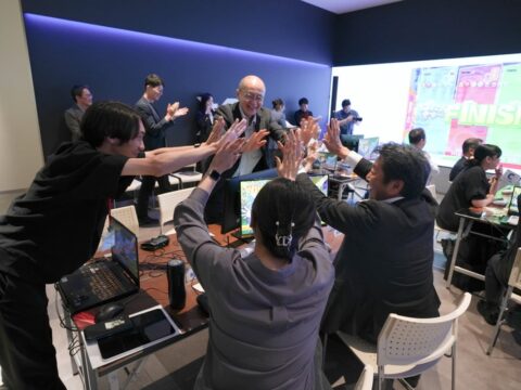 関西経済同友会・スポーツ委員会がeスタジアムなんば本店でeスポーツを体験