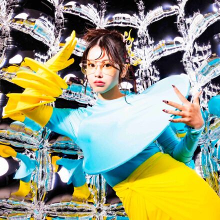 かすこんねぅが「女々しくて」をユーロビート調でカバー！ 鬼龍院翔が現場に乱入するドッキリ入りのコラボ動画も公開