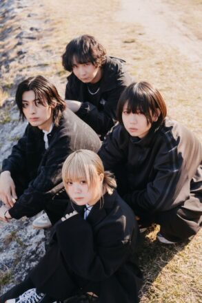 【クレナズム、記憶の残像を轟音に変える新曲「高架下」リリースまこと×しゅうた初の共作で描く、戻れない時間】
